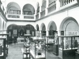 The Indian Institute Museum after arrangement after rearrangement by Prof. E.H. Johnston in 1939. © Museums Association