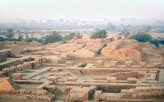 The Great Bath and Granary at Mohenjo-daro, Sind, Pakistan, 2600 – 1900 BC, Courtesy Department of Archaeology and Museums, Government of Pakistan. © J. M. Kenoyer & Harappa.com