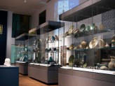Islamic Middle East gallery showing projection and contemporary screen. © Ashmolean Museum, University of Oxford