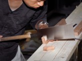 Tea house carpenter Okino Shōta sawing. © Ashmolean Museum, University of Oxford
