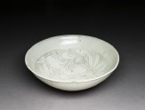 Cizhou type bowl with floral decoration