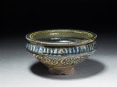 Bowl with flying phoenix and vegetal decoration