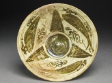 Bowl with fish around a central geometric pattern