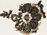 Textile fragment with eight-lobed rosette (EA1984.477)