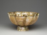 Mother-of-pearl lobed bowl