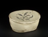 Cizhou ware pillow with leaf decoration