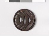 Round tsuba with overlapping clam and scallop shells