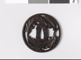 Round tsuba with oak leaves and dew drops (EAX.10521)