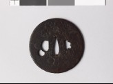 Tsuba with vine leaves and grapes (EAX.10554)