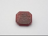Octagonal bezel seal with nasta‘liq inscription and floral decoration (LI902.24)