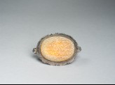 Oval bezel amulet from a bracelet, with thuluth inscription (LI1008.18)