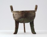 Ritual food vessel, or ding, with taotie mask pattern