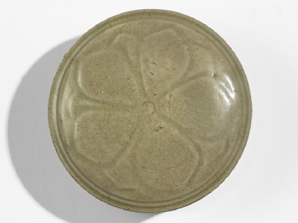 Greenware circular box and lid with flower decorationtop
