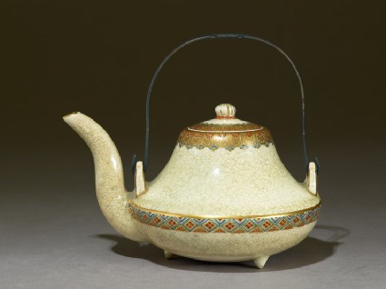 Satsuma sake kettle with geometric bandsside