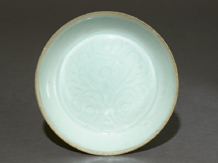 White ware dish with floral decorationtop