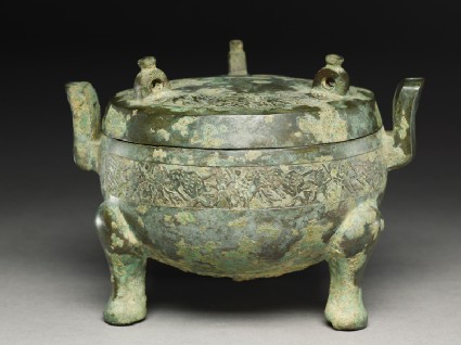 Ritual food vessel, or ding, with hunting scenesoblique