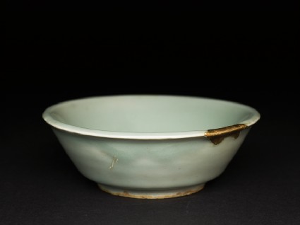 Small greenware bowl with slip decorationoblique
