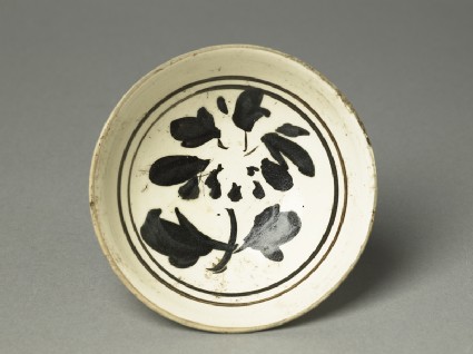 Cizhou ware bowl with underglaze flowertop