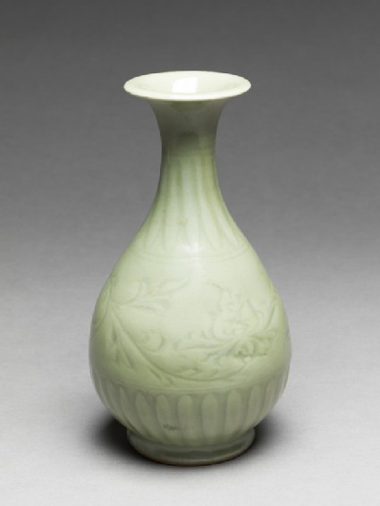 Greenware vase with floral decorationoblique
