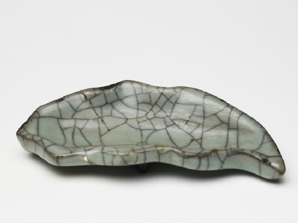 Greenware leaf-shaped dish in the style of Guan wareoblique