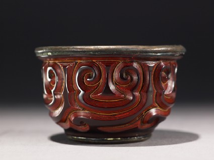 Cup with guri scrolling designside