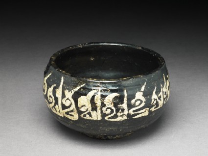 Bowl with epigraphic decorationoblique