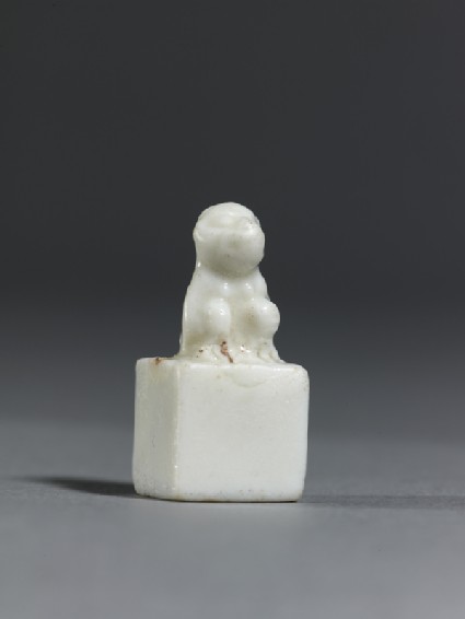 Porcelain seal surmounted by a seated animalside