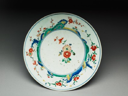 Plate with central spray of chrysanthemumstop