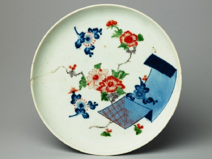Plate with an open scroll and flowerstop