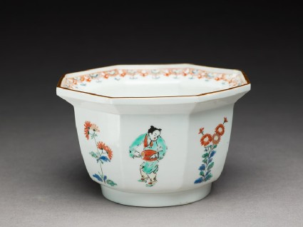 Bowl depicting Chinese boys playing musical instrumentsoblique