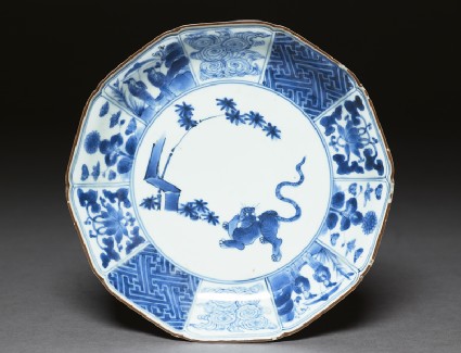 Foliated plate with tiger and bambootop