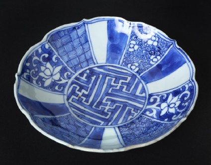 Blue-and-white dish with flowers and geometric decorationfront