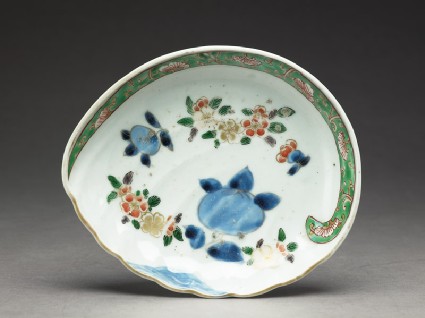 Dish in the form of a shelltop