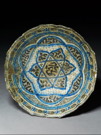 Bowl with six-pointed startop