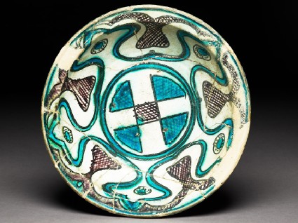 Bowl with central cross and ogival panelstop