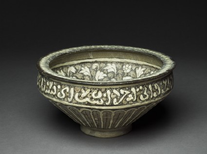 Bowl with lotuses and leavestop
