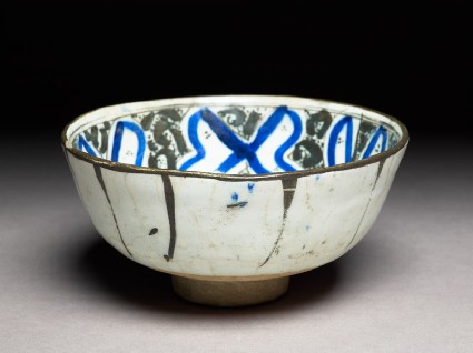 Bowl with abstract decorationoblique