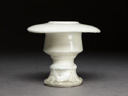 Cizhou type cup stand with white glazeside