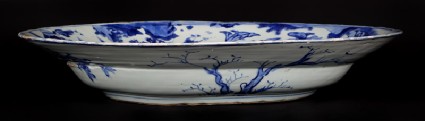 Blue-and-white dish with mounted warriorsfront