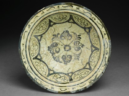 Bowl with floral patterningtop