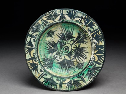 Dish with papyrus plants and leavestop