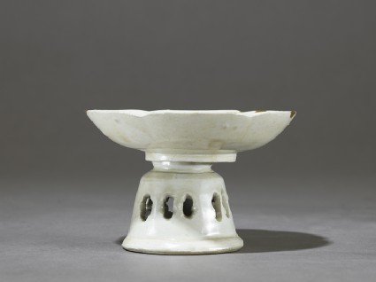 White ware dish and standside