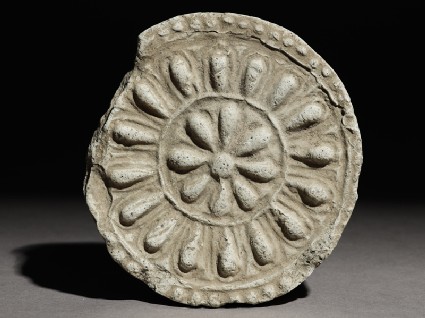 Circular roof end-tile with floral decorationfront