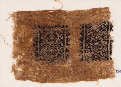 Textile fragment with diamond-shapes and S-shapesfront