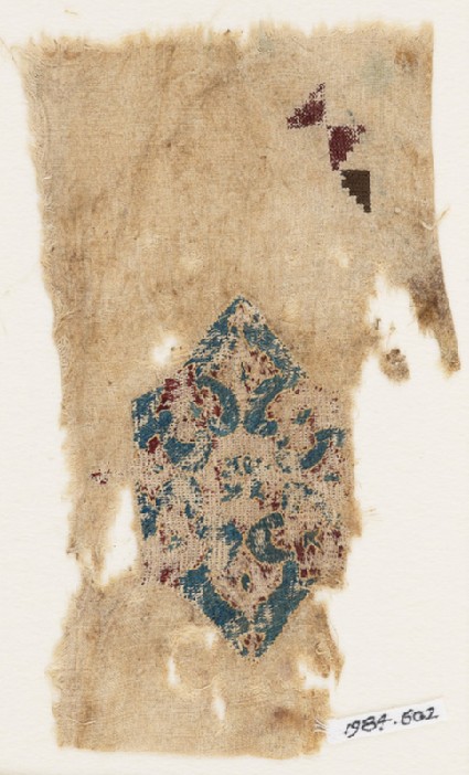 Textile fragment with large hexagonal diamond-shapefront