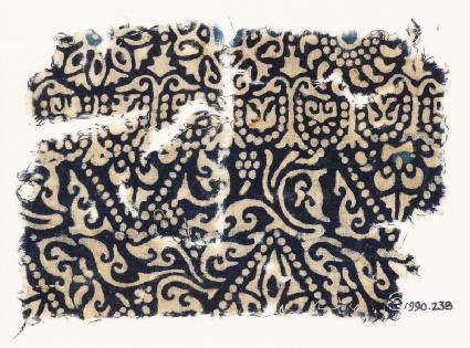 Textile fragment with tendrils, leaves, arches, and rosettesfront