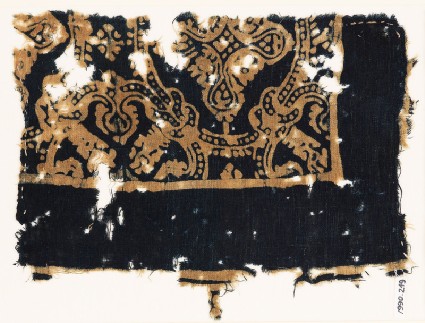 Textile fragment with medallions and large quatrefoilsfront