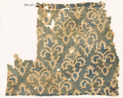 Textile fragment with stylized trefoil plantsfront