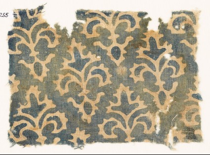 Textile fragment with stylized quatrefoil plantsfront