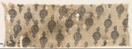Textile fragment with ovals tipped with fleurs-de-lysfront